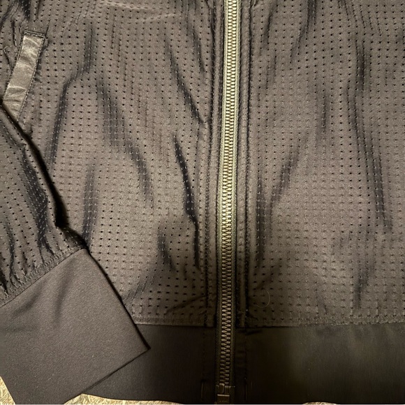 Lululemon Black Mesh Women's Zip-Up Jacket - Picture 2 of 8